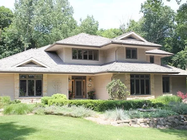 5482 Woodland Smt, West Bend, WI 53095