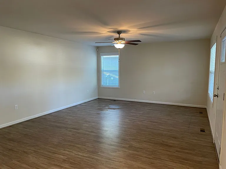 395 Shorewood Dr — Photo 3