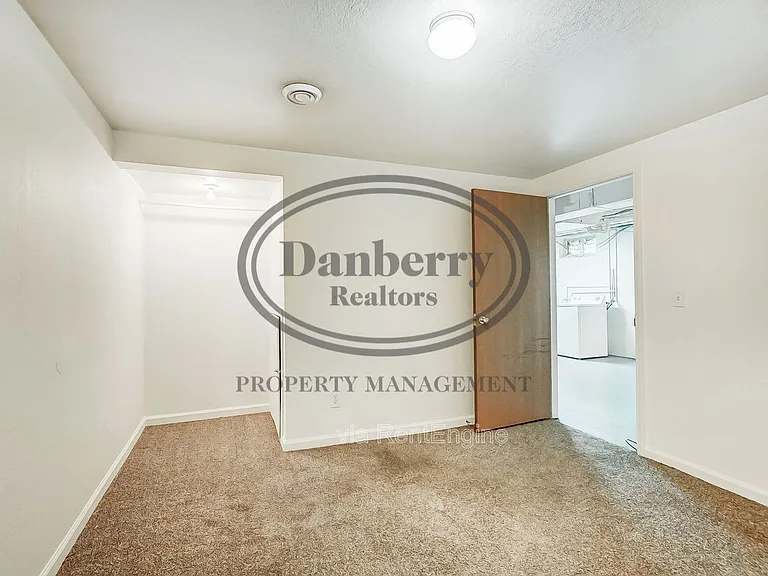 347 Darrow Ave — Photo 33
