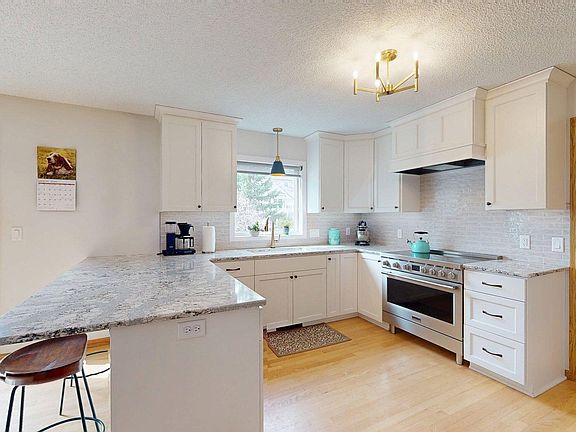 4th image of 2413 Wilshire Ln NE