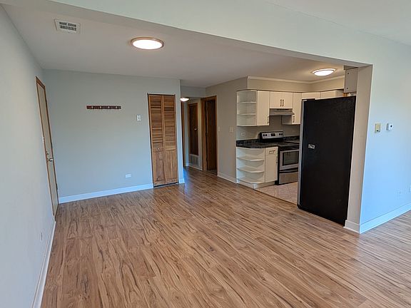3rd image of 6920 Crandall Ave
