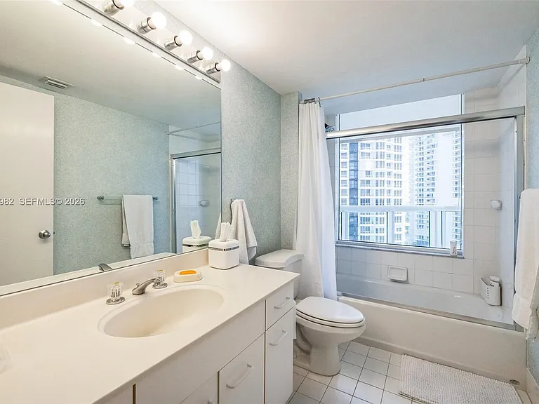 21205 Yacht Club Dr #1802 — Photo 23
