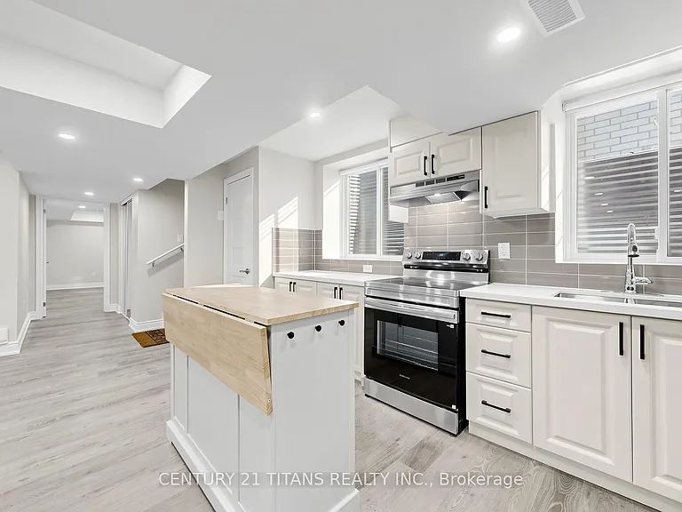 270 Forestwalk St #LOWER — Photo 11