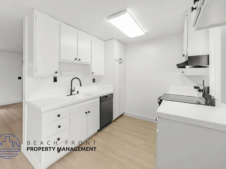 925 N. Inglewood Ave. — Photo 8