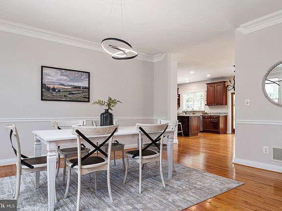 5th image of 209 Serenade Ct