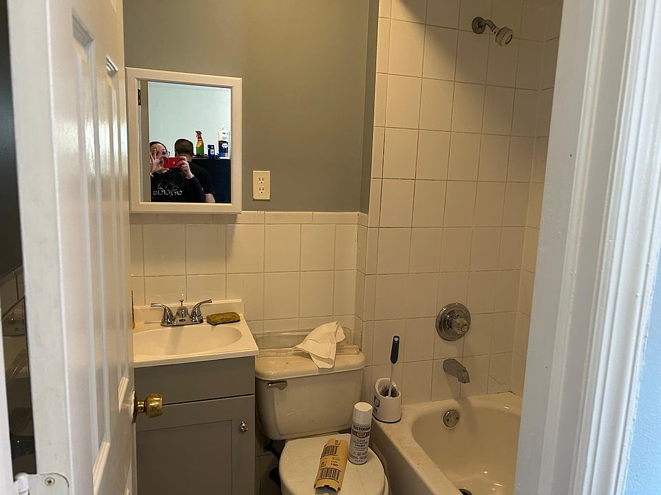 2nd image of 8 W 54th St #8