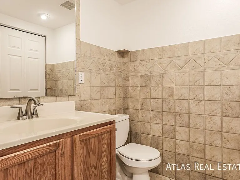 1995 Oakcrest Cir — Photo 12