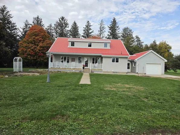 1673 T Ave, Dysart, IA 52224