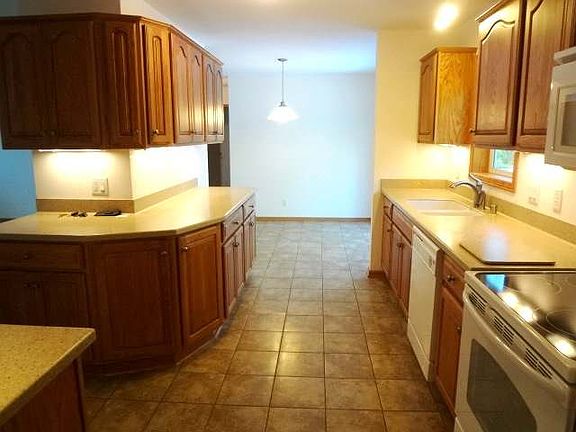 4th image of 8618 Oak Park Cir