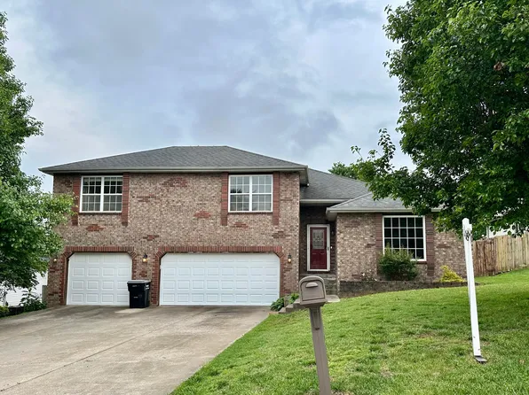 1518 W Coach House Court, Nixa, MO 65714