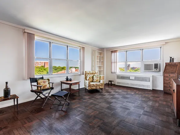 3935 Blackstone Avenue image 1 of 14