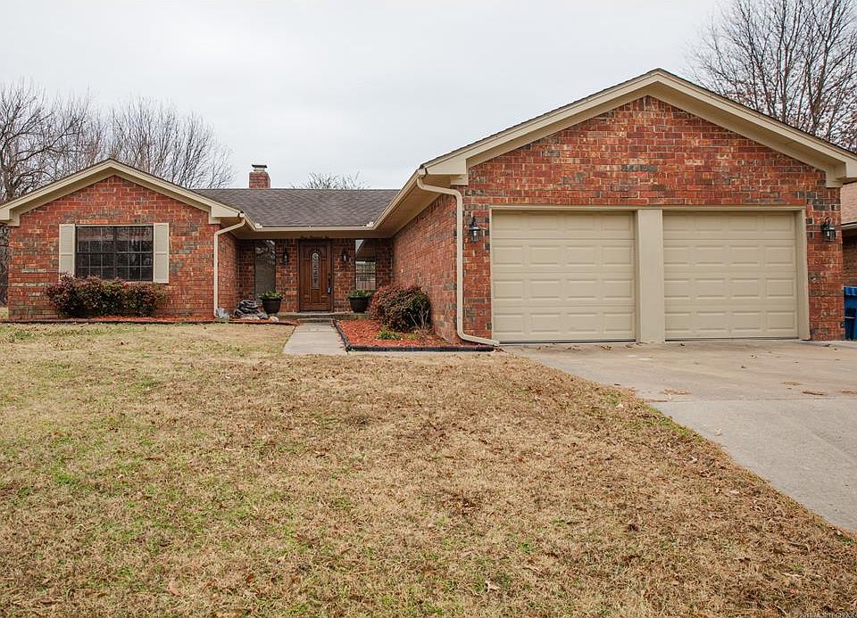 1st image of 302 Saunier Way