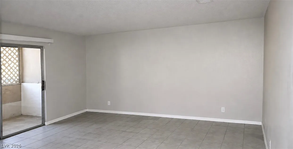 2 bed, 2.0 bath, 3672 sqft, $1,050 — Photo 4