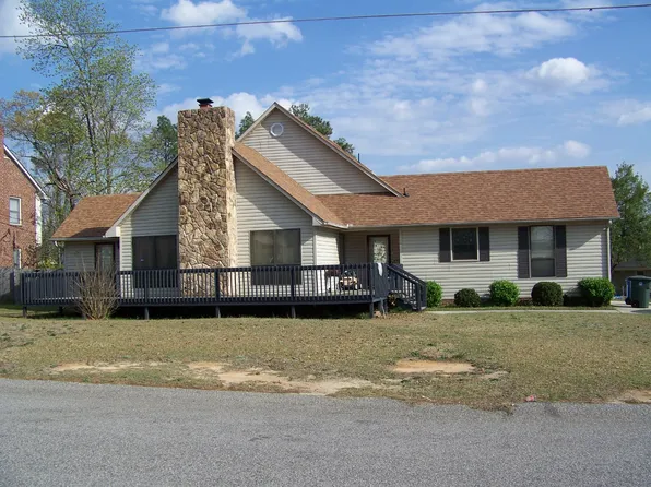 6391 Hawfield Dr, Fayetteville, NC 28303