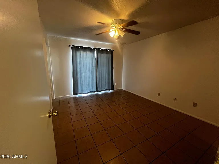 1550 W Knowles Ave — Photo 8