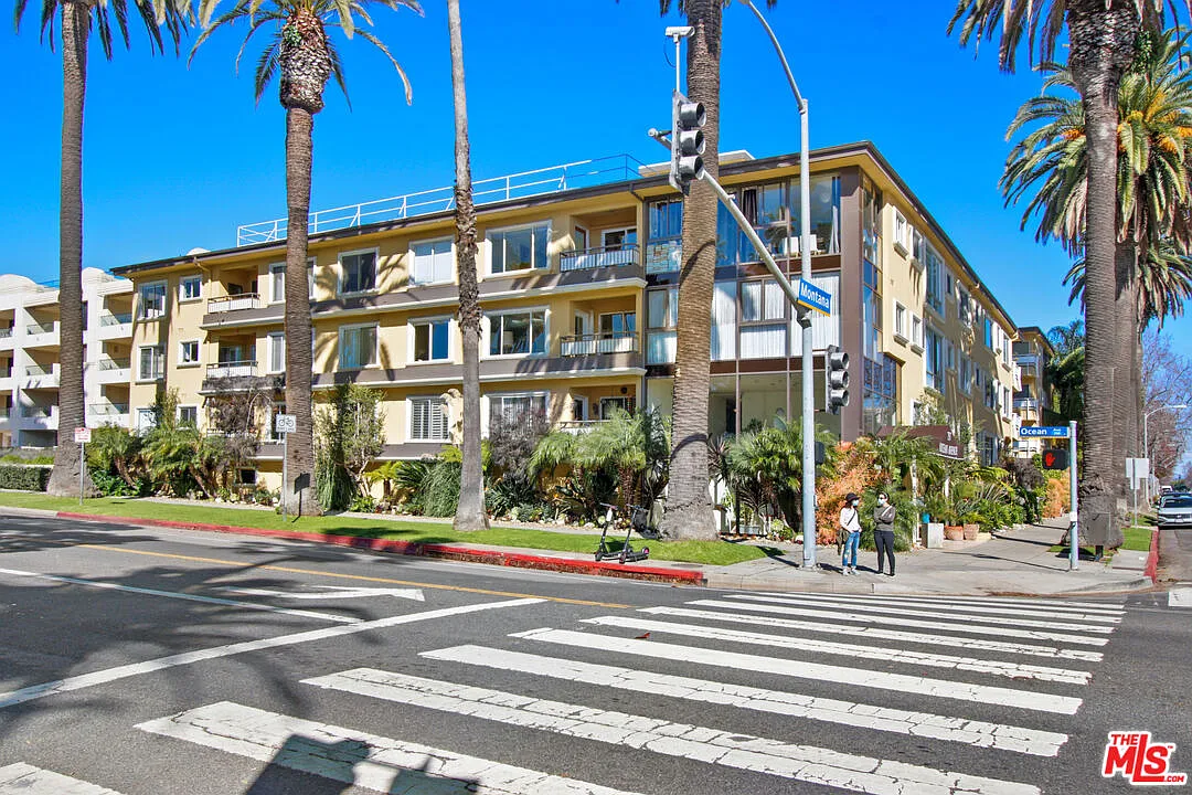 1 bed, 1.0 bath, 726 sqft, $4,200 — Photo 3