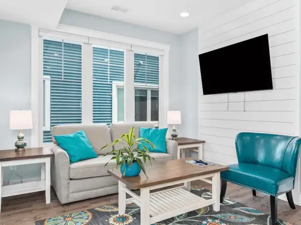 914-16 E Front St, Traverse City, MI 49686