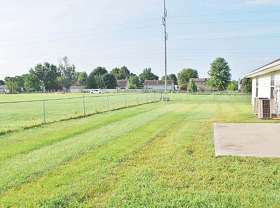 4th image of 105 NW Parker Dr #7