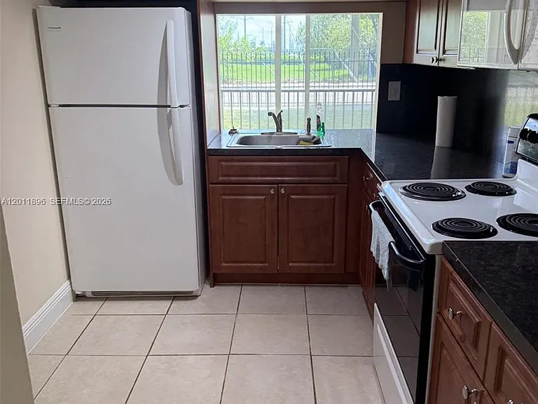 9411 SW 4th St #111 — Photo 6
