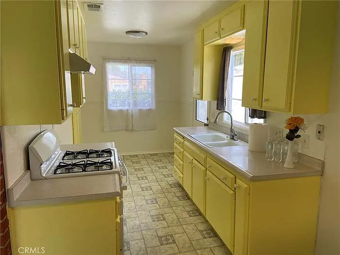 17628 Kornblum Ave — Photo 8