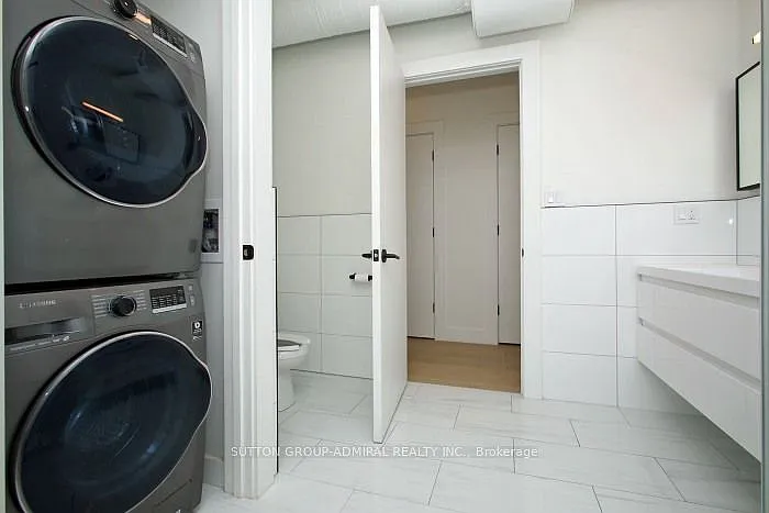 535 Yonge St #3 — Photo 11