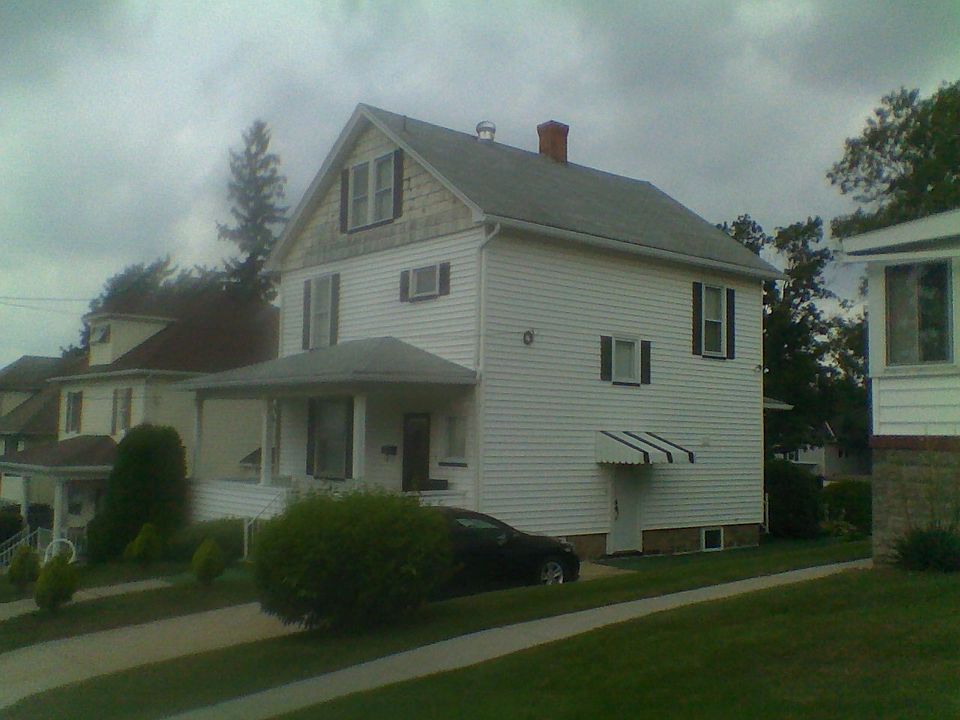2nd image of 527 Ashcroft Ave