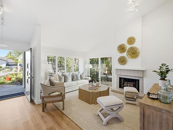 3rd image of 572 Seahorse Ln