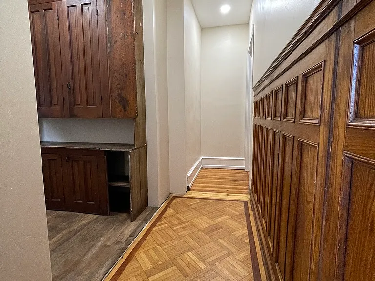 1051 W 4th St #1 — Photo 9