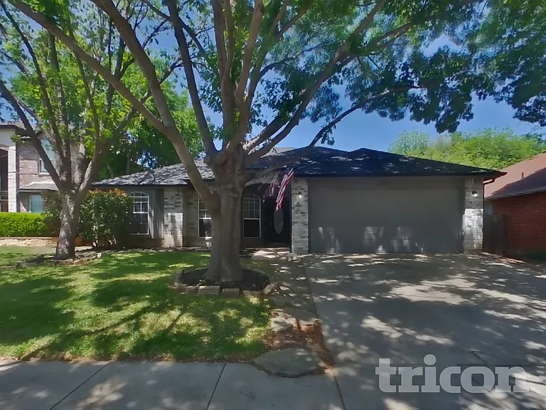 2520 Clovermeadow Dr — Photo 2