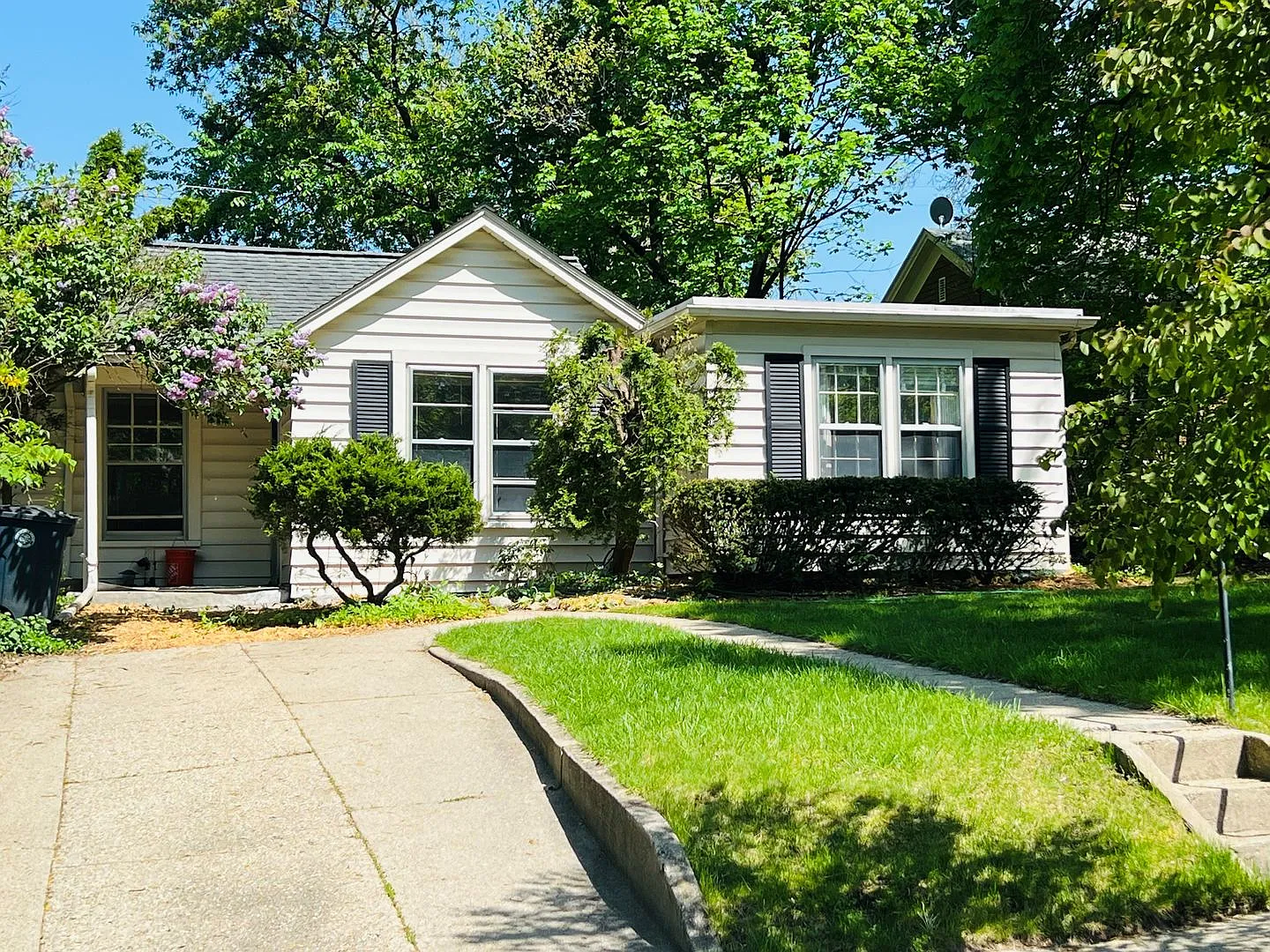 547 6th St photo 1