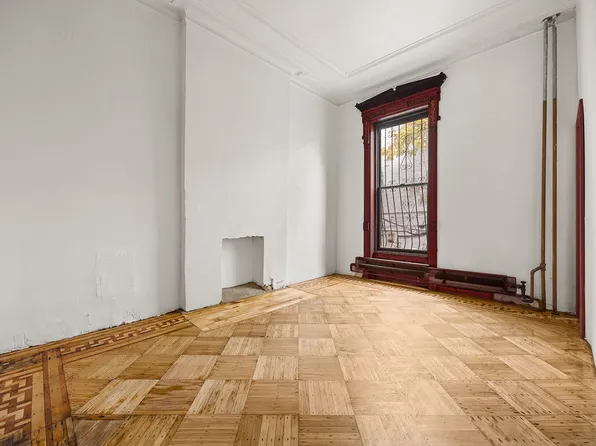 277 Jefferson Avenue image 5 of 15