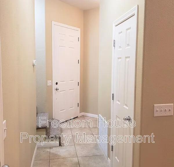 1421 Star Rd #2 — Photo 3