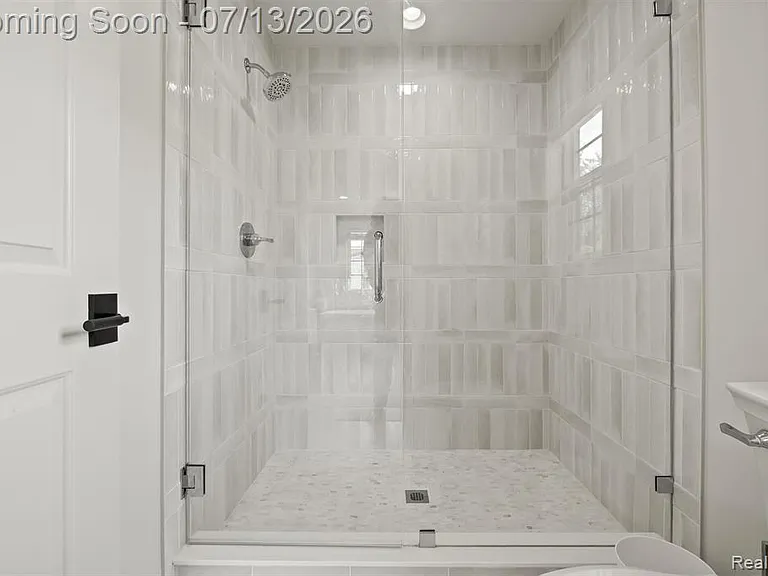 1049 Chapin Ave — Photo 24