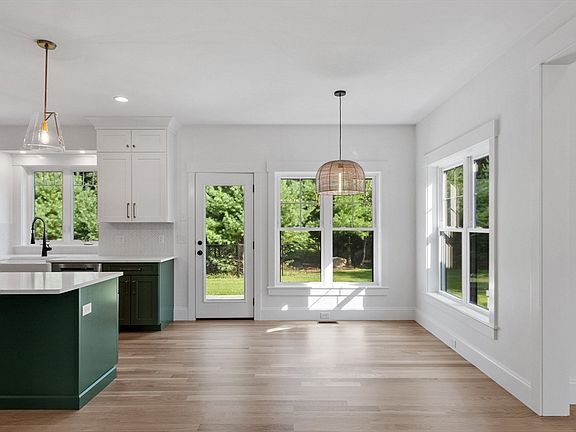 4th image of 2 Colburn Ln