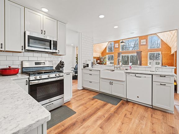 4th image of 1095 Bruhn Rd