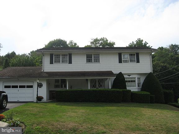 2nd image of 608 E Lawton St