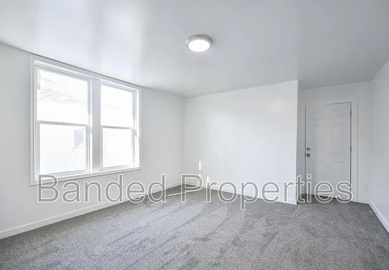627 23rd St #1 — Photo 4