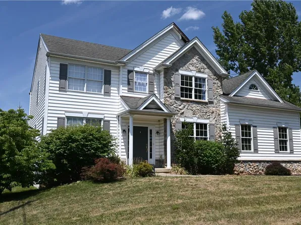 3829 E Hopewell Rd, Center Valley, PA 18034