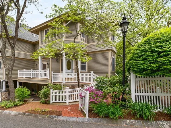 21 Pine St APT 5, Manchester, MA 01944