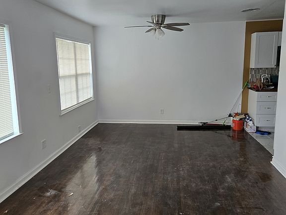Dinning room hardwood floor