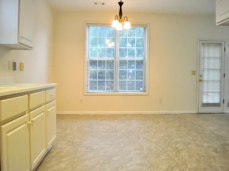 44 Rosemary Pl — Photo 6