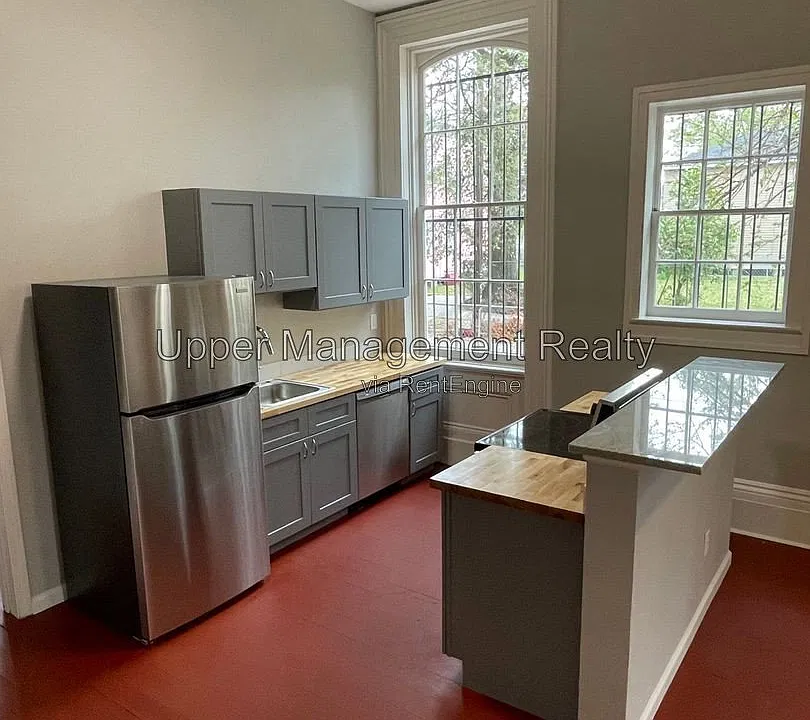 5 Baronne St #1B