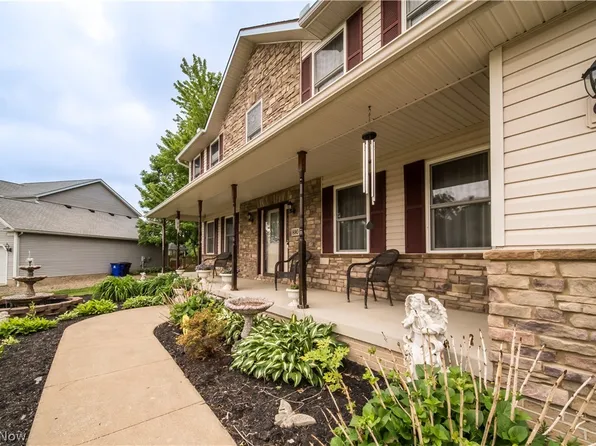 890 Collins Pond Dr, Ravenna, OH 44266