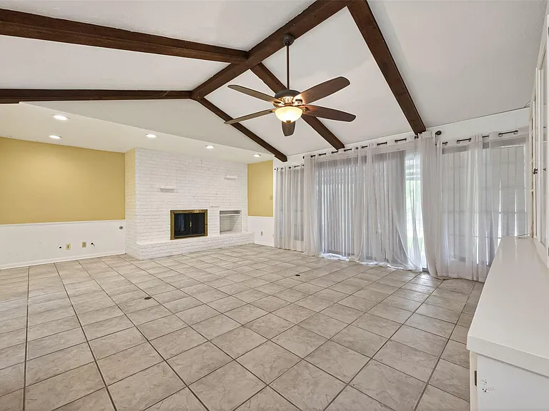 1701 Mistletoe Ln — Photo 12