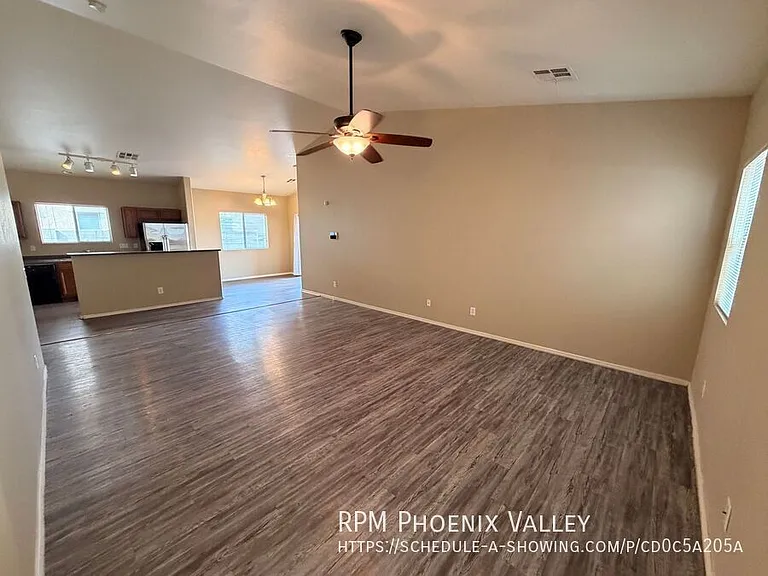 2517 S 116th Ave — Photo 3