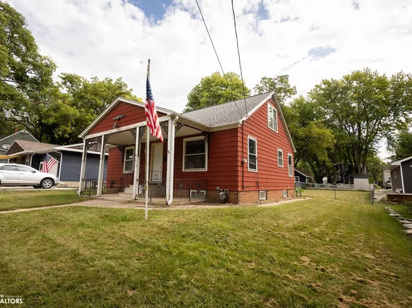 1010 S 3rd St, Clear Lake, IA 50428