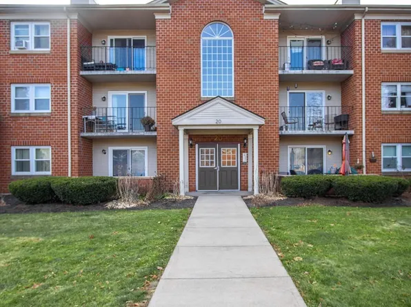 20 Maple Crest Cir APT D, Holyoke, MA 01040