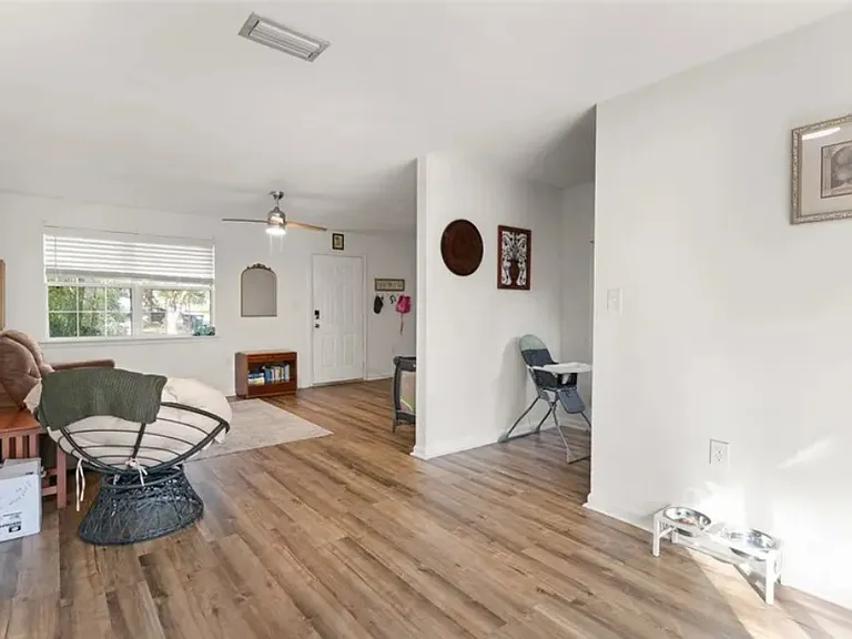 540 Chateau Cir — Photo 7