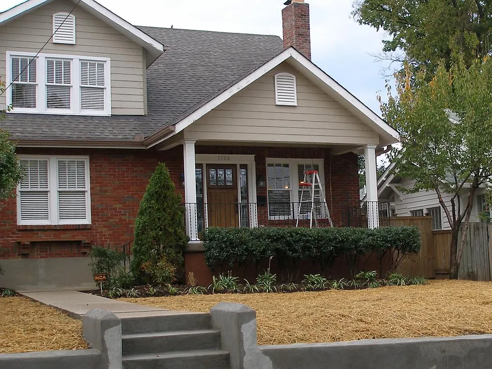 1106 Lawrence Ave