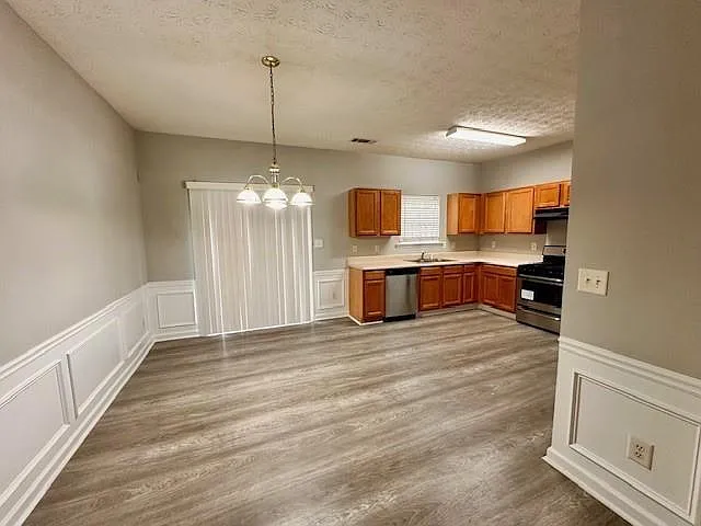 3 bed, 2.5 bath, 1696 sqft, $1,950 — Photo 2